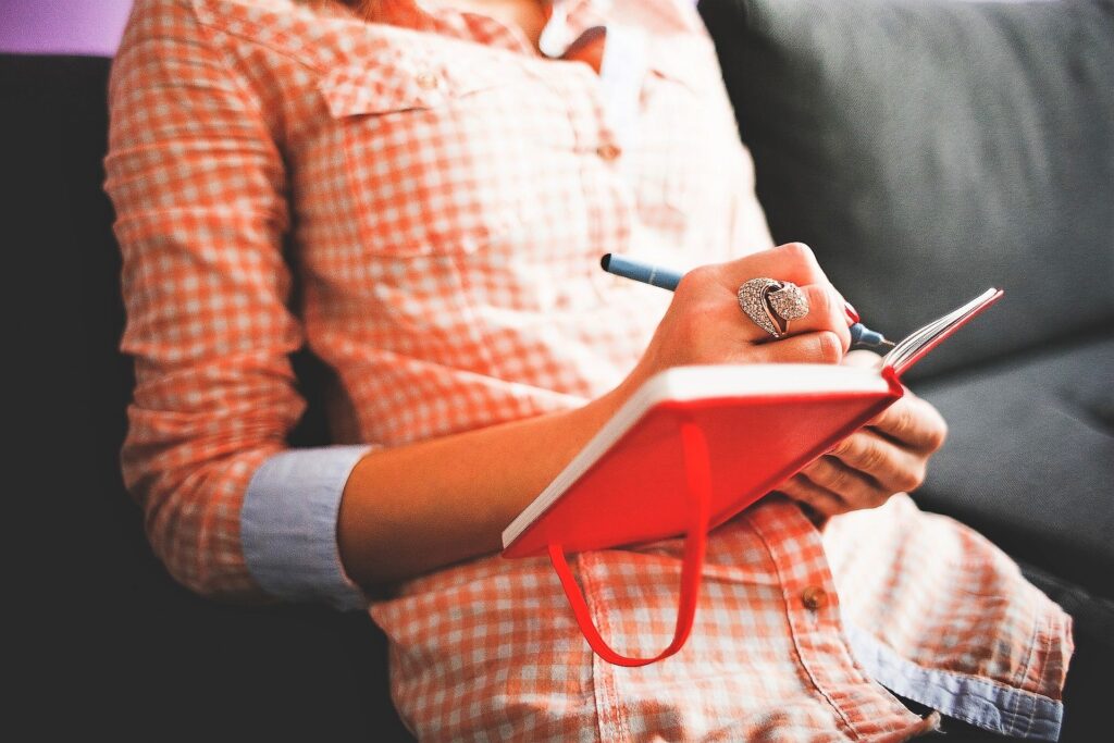 Linee Guida: mamma che scrive diario