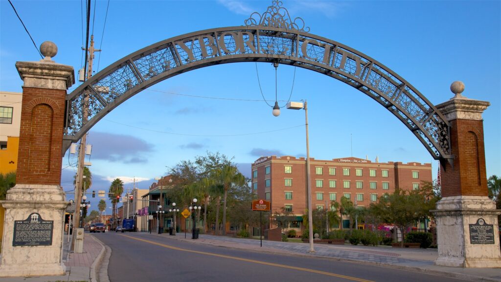 Ybor City: Arco con nome di Ybor City