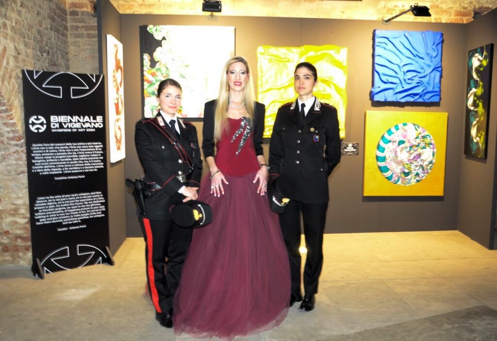 Biennale di Vigevano: Arianna Forni e polizia