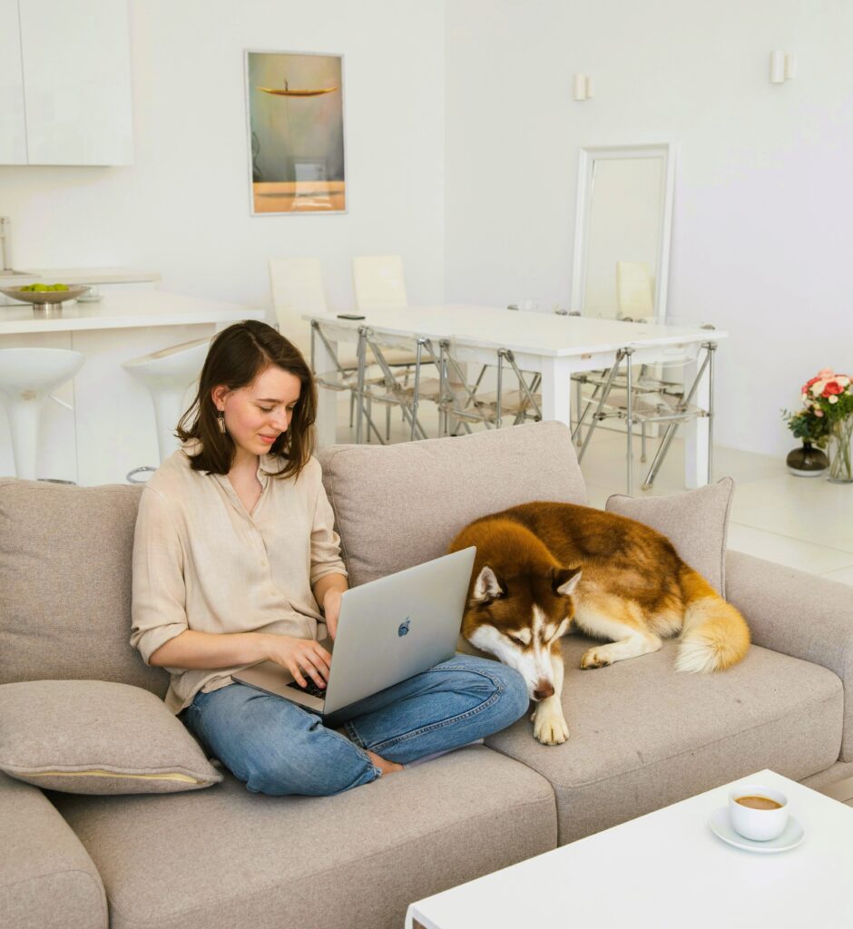 Shelby : lei e il cane