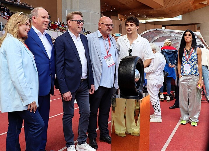 Photogallery  -  Philippe Bianchi con a sinistra Charles Leclerc e a destra Mika Hakkinen, il Principe Alberto e Camille Gottlieb
