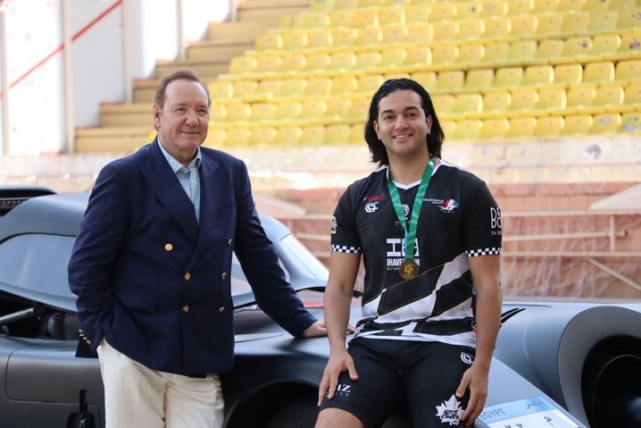 Photogallery  - Kevin Spacey e Mr. Thank You con la Batmobile a bordocampo