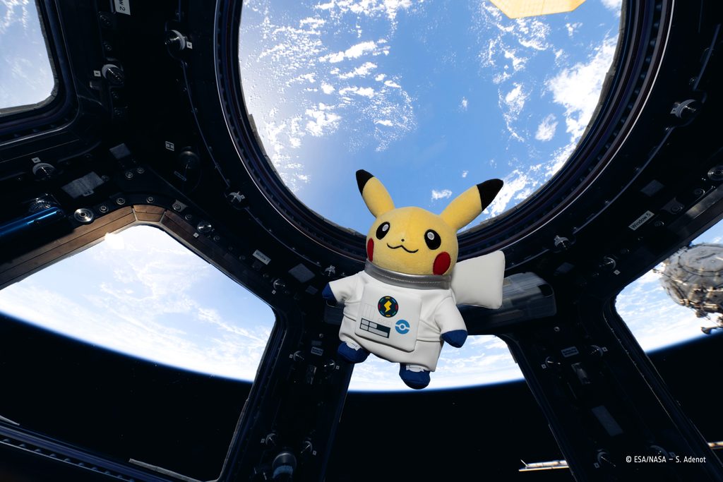 Pikachu nello spazio - Pikachu nella Cupola della Stazione Spaziale Internazionale. © ESA/NASA – S. Adenot